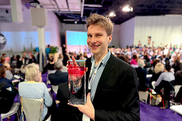 Patrick Herbers mit seinem Preis.