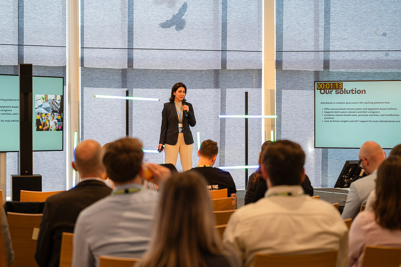 AfterBattle Gründerin Afagh Hassani pitcht beim WSC Demo Day 2025