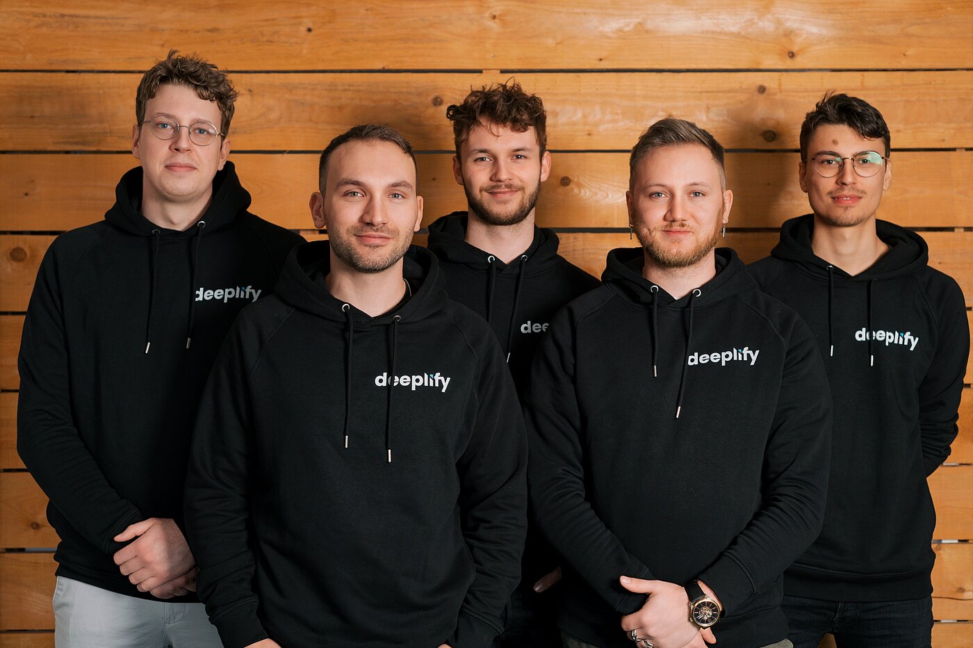 Das  deeplify-Team von links nach rechts: Jan Luca Itzeck, Jan Löwer, Tim Schwabe, Nils Kuhnert, David Cuzinov 