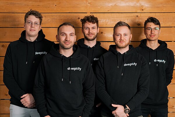 Das  deeplify-Team von links nach rechts: Jan Luca Itzeck, Jan Löwer, Tim Schwabe, Nils Kuhnert, David Cuzinov 