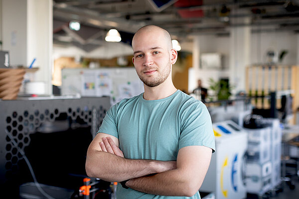 Jonathan Heil (Foto) hat während seines Physik-Studiums gemeinsam mit Jelko Seiboth und Marcel Schroller sein Impact-Start-up DrinkSea gegründet.