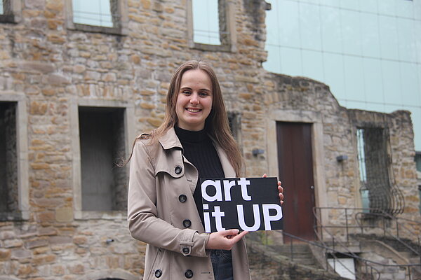 Luisa Gebel, die Gründerin von artitUP