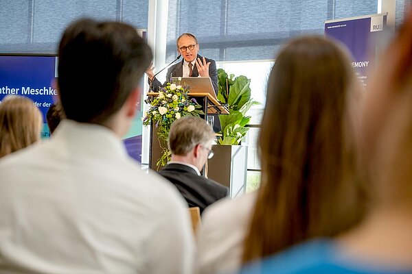 Günther Meschke, Prorektor für Forschung und Transfer, bei seiner Eröffnungsrede.