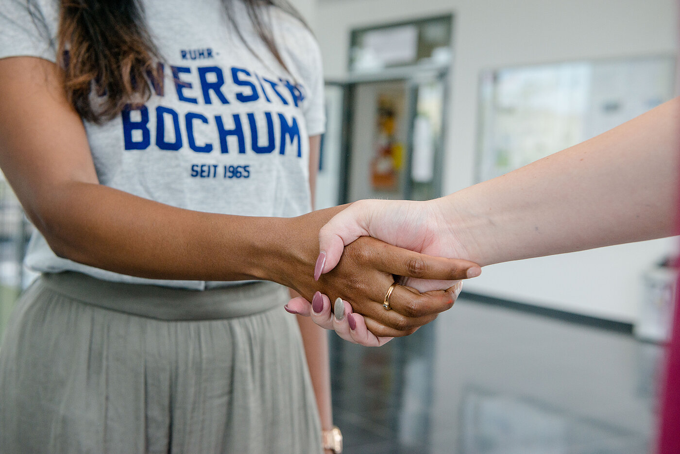 Handschlag zwischen zwei Personen