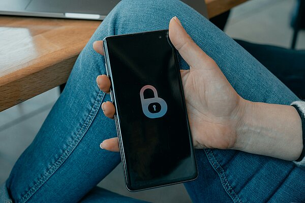 Handy mit einem Schlosssymbol