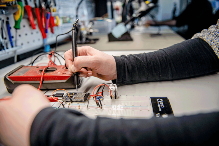 Prototype start-up Founder is building a prototype.