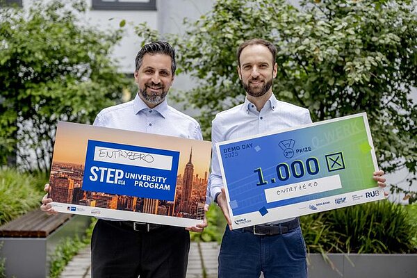 Mohamad Sbeiti und Samet Gökbayrak (von links) vom Start-up ENTRYZERO.