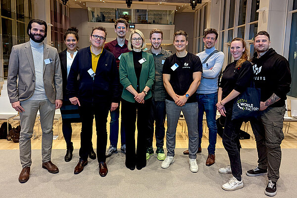 Die Teams der RUB beim Demo Day des HIGH-TECH.NRW Wettbewerbs 