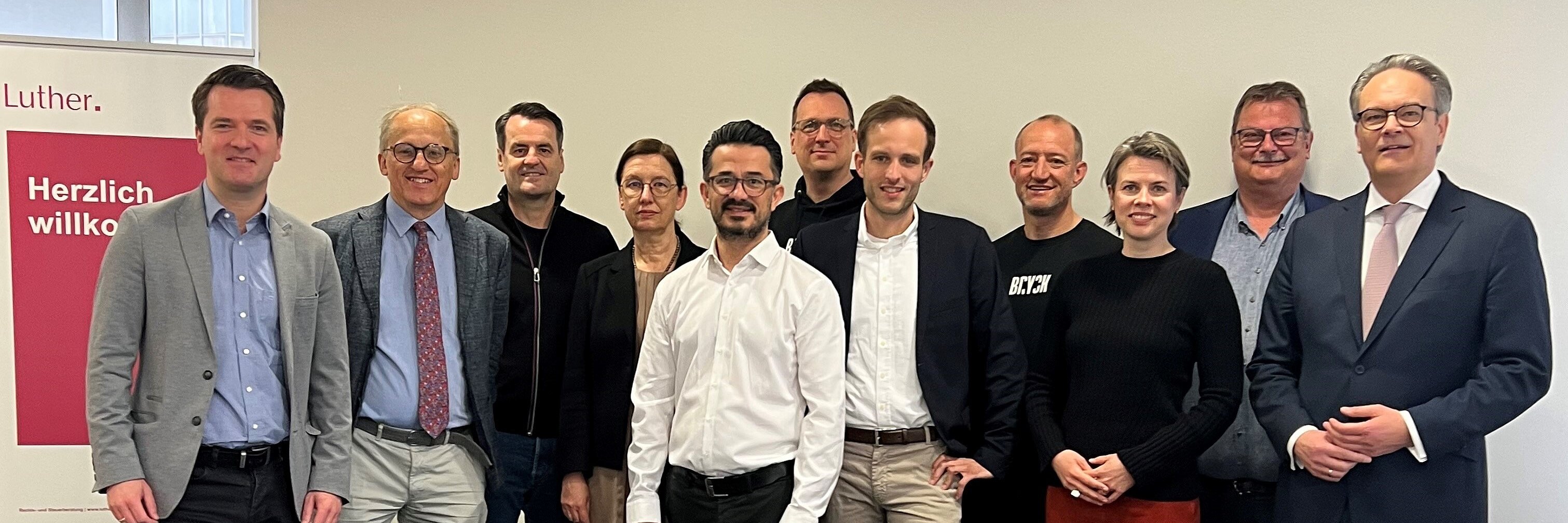 UA Ruhr Transfer GmbH beteiligt sich an der BRYCK Startup Alliance Das Bild zeigt die Rektorin der Universität Duisburg-Essen Frau Prof. Dr. Albert, Prorektor Prof. Dr. Güther Meschke der Ruhr-Universität und Prof. Dr. Gerhard Schembecker der TU Dortmund, Marc Seelbach, Dirk Opalka, sowie Vertreter der Geschäftsführung der BRYCK Startup Alliance Christian Lüdtke, Phillip Herrmann, Ersin Üstün, Phillkipa Könk, Maximilian Schimanski.